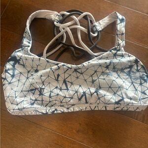 Lululemon free to be sports bra